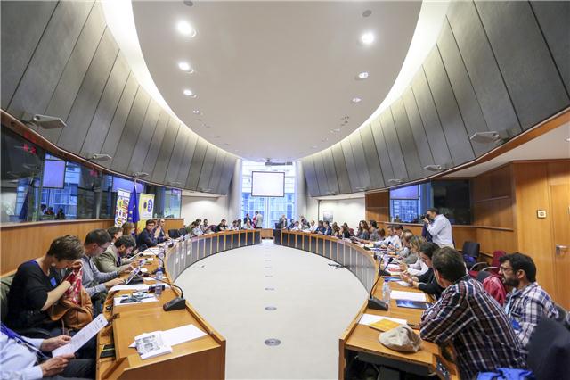 LA DESPOBLACIÓN A DEBATE EN EL PARLAMENTO EUROPEO